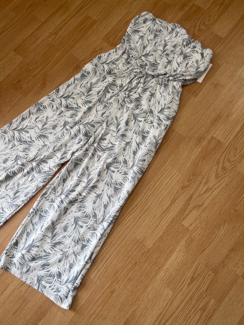 NWT J. Valdi Strapless Gray & White Tropical Cropped Jumpsuit / Coverup Size S - Picture 2 of 11